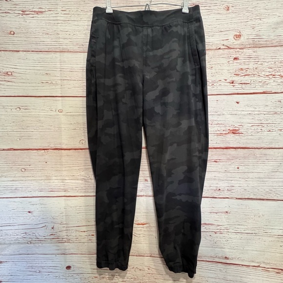 Lululemon Adapted State Jogger 28" in Heritage 365 Camo Deep Coal Multi Sz 10 - Picture 3 of 15